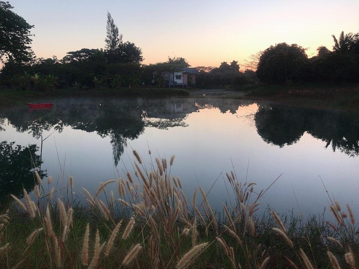 Ok Farm Resort Det Udom Bagian luar foto